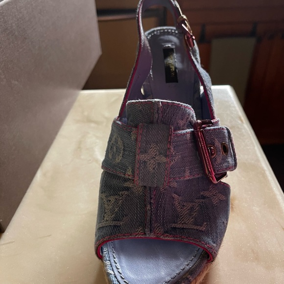 🆕 Louis Vuitton Monogrammed Denim Wedges - Picture 3 of 9